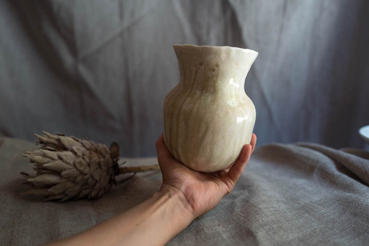 Naked porcelain vase store